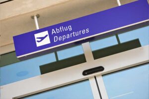 Eingangsbereich des Abflug-Terminals am Flughafen Kassel