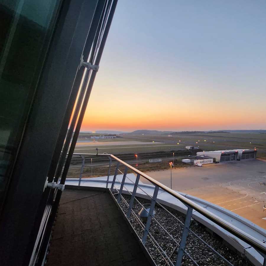 Blick vom Tower am Flughafen Kassel.