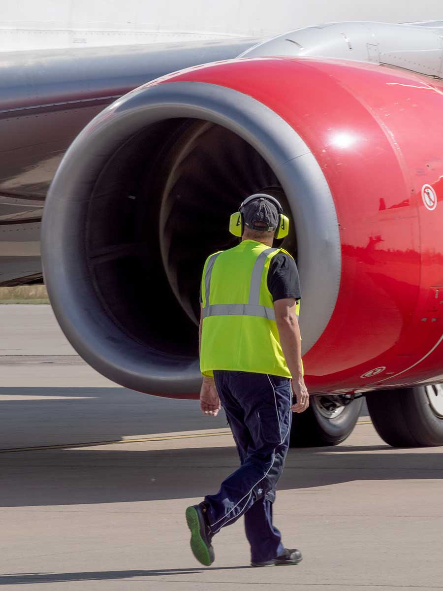 Mitarbeiter am Flughafen Kassel