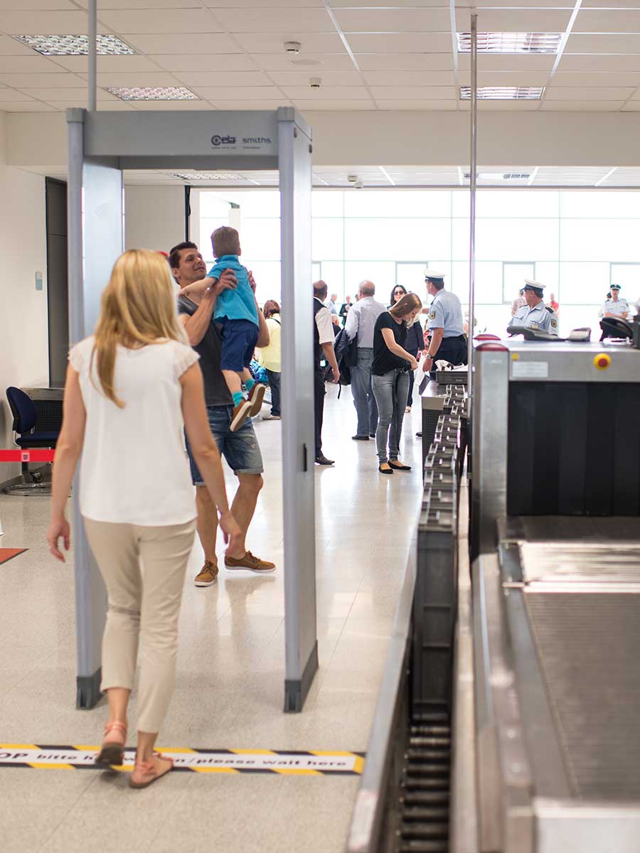 Sicherheitskontrolle am Flughafen Kassel