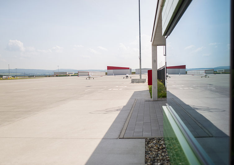 Das General Aviation Terminal am Kassel Airport.