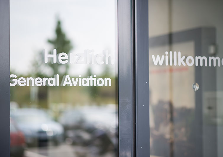 Terminal für General Aviation am Kassel Airport.