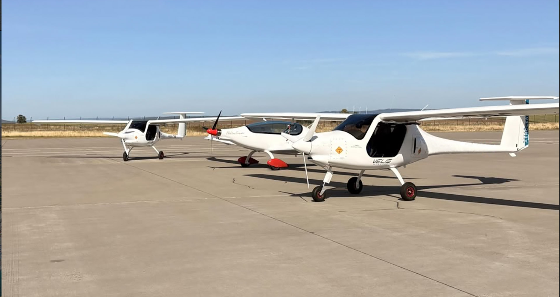 Elektroflugzeuge auf dem Vorfeld des Kassel-Airport