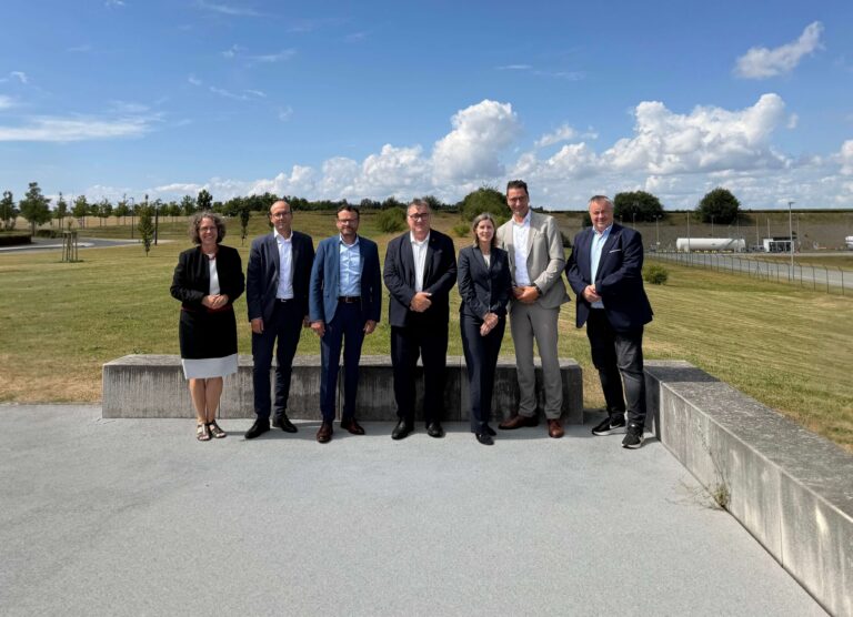 Gruppenbild mit dem Landespolizeipräsidenten
