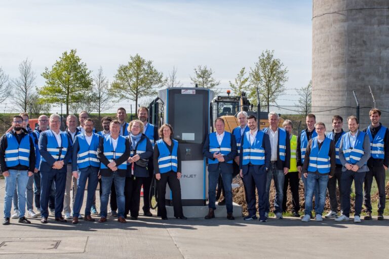 Erste DC Snellladesäule für E-Flugzeuge am Kassel Airport