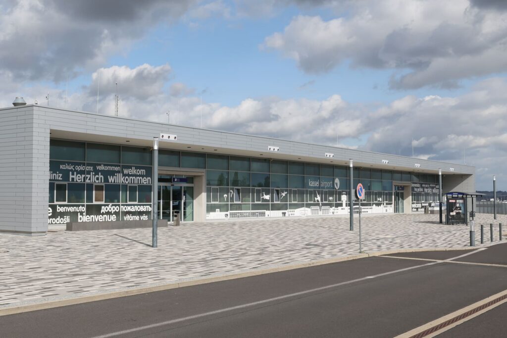 Kassel Airport Terminal neue Folierung