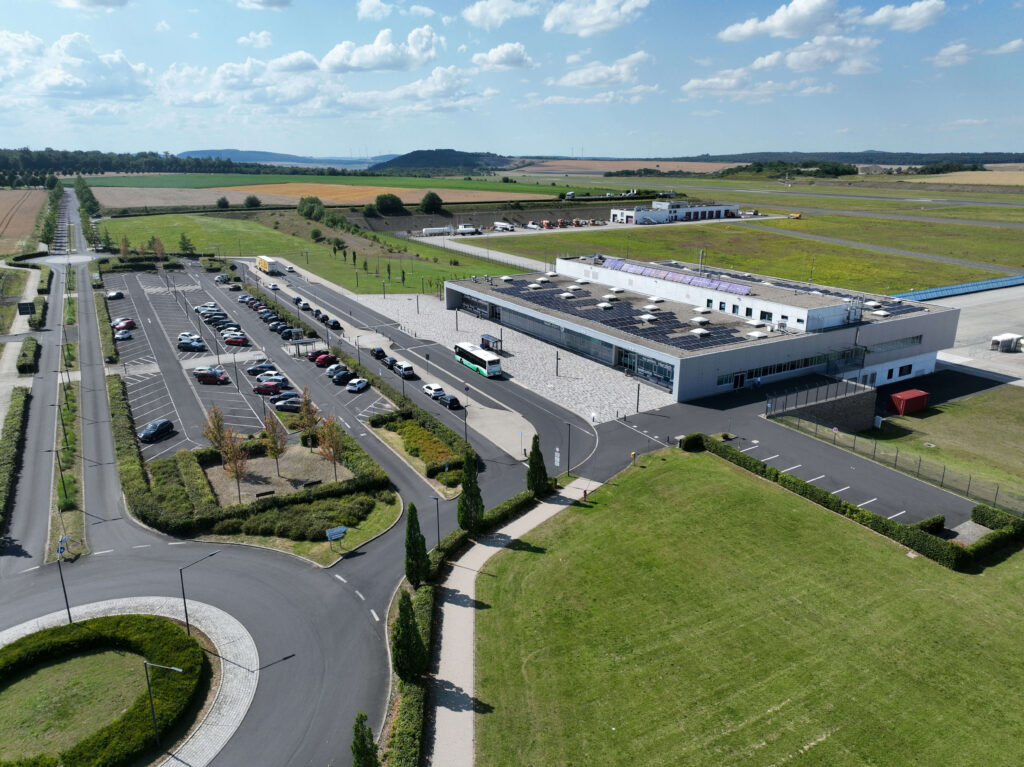 Terminal des Kassel Airports von oben