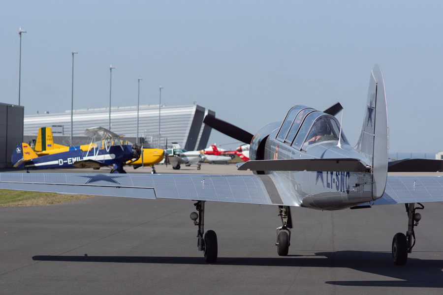 Flieger aufgereiht beim Fieseler Storch Fly-In